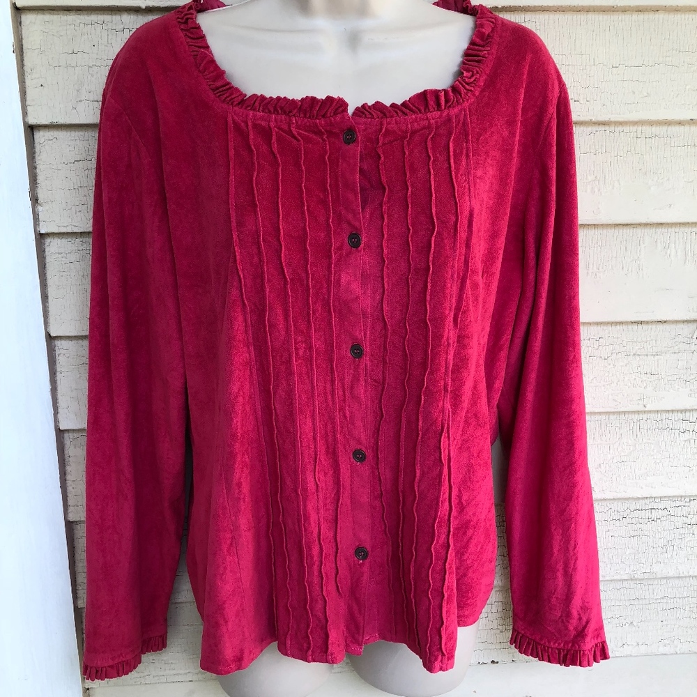 THE LAST BES PLACE soft ruffled/pleated button top